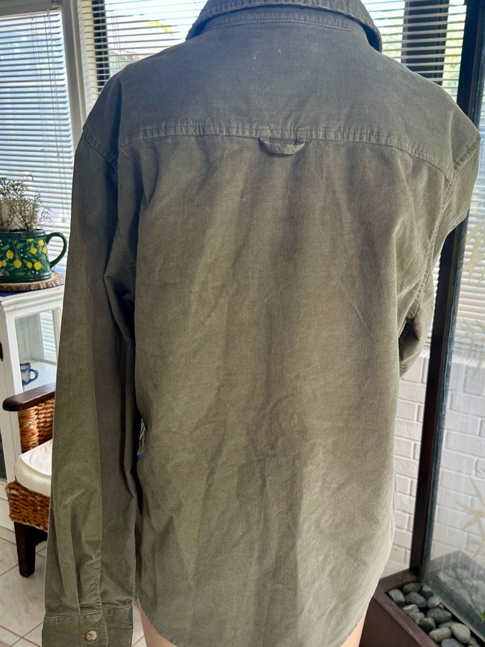JACHS Girlfriend Olive Green Button-Front Women's Shirt - Picture 5 of 7